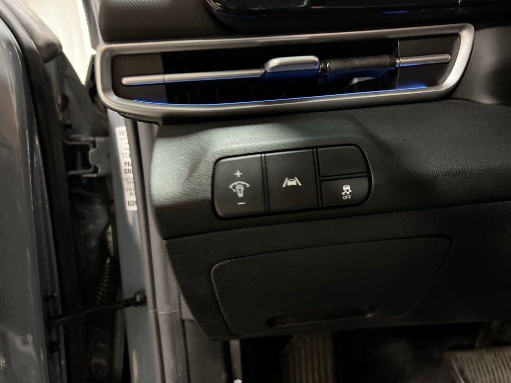 Used 2021 Hyundai Elantra Limited FWD image 22