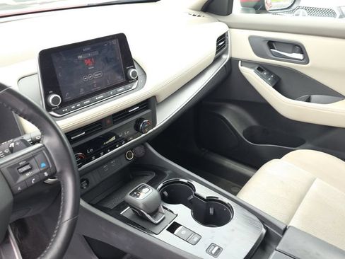 Used 2025 Nissan Rogue SV FWD image 21