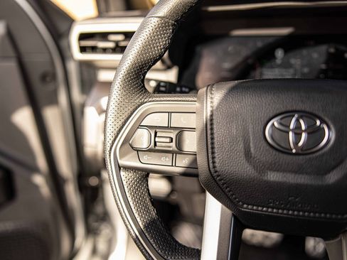 Used 2025 Toyota Tacoma TRD Sport image 22