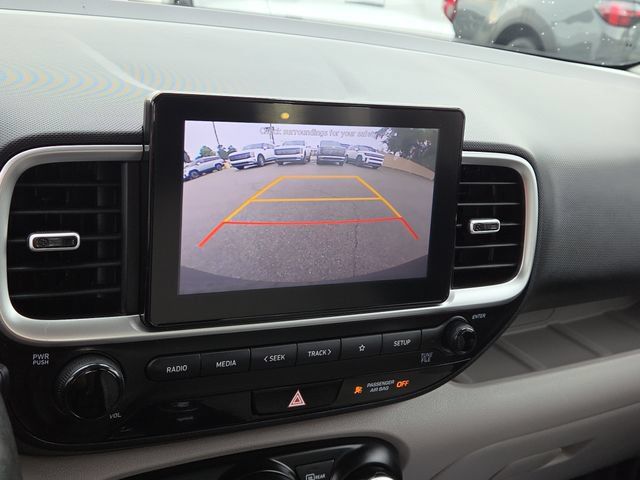 Certified 2022 Hyundai Venue SEL FWD image 11