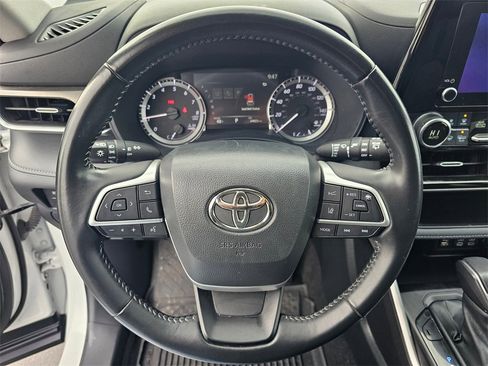 Used 2023 Toyota Highlander LE image 22