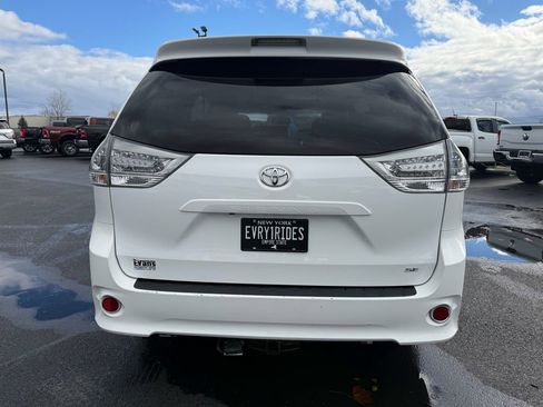 Used 2014 Toyota Sienna SE image 6