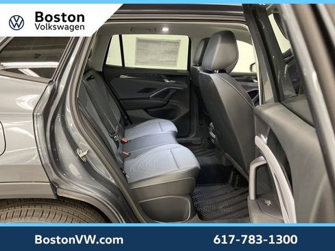 New 2025 Volkswagen Tiguan SE image 12