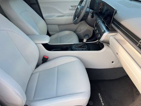 Used 2024 Hyundai Kona SE FWD image 7