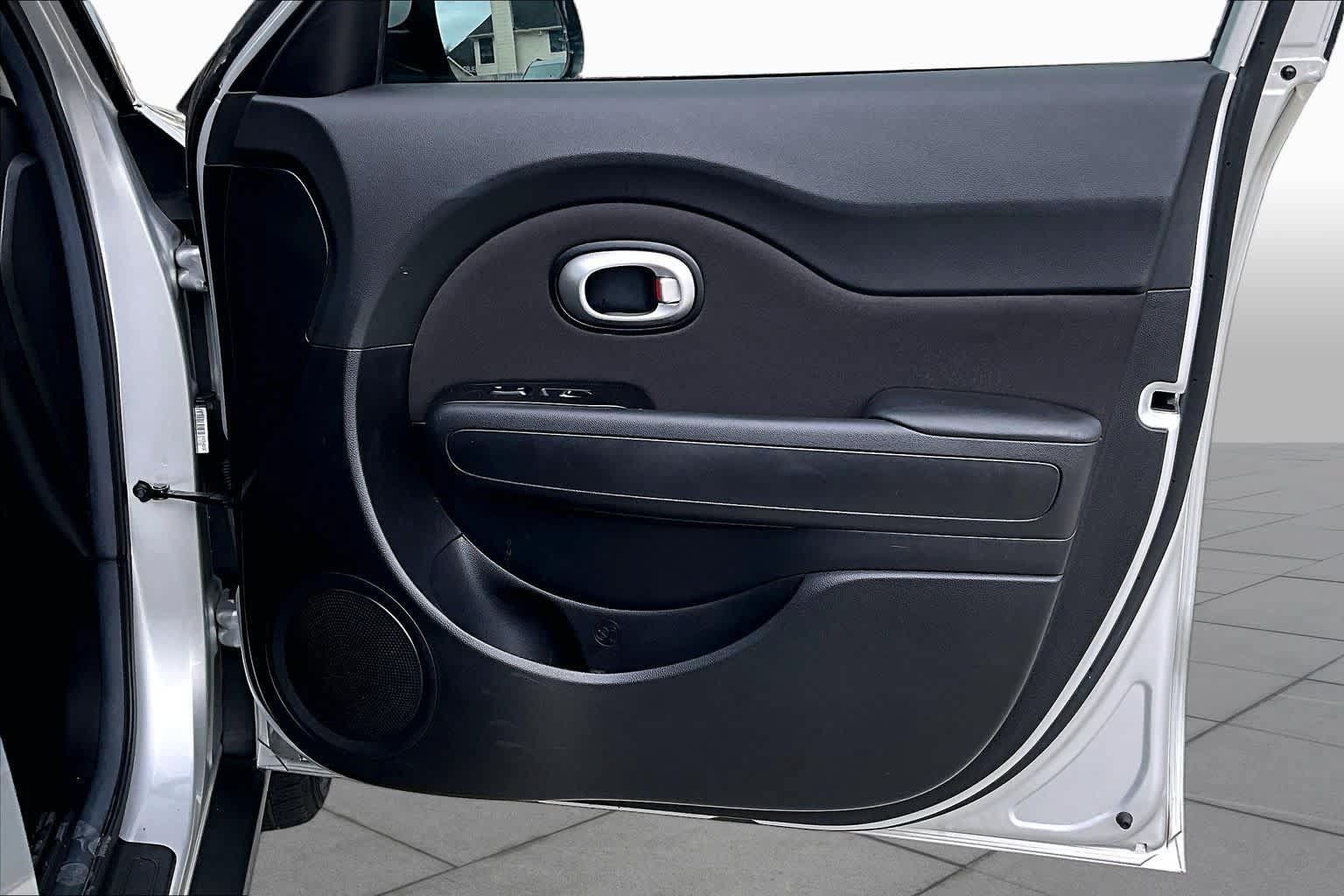 Used 2019 Kia Soul FWD image 17