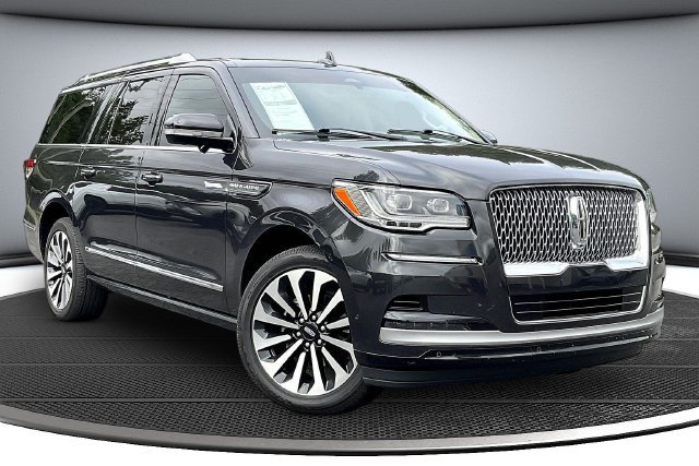 Used 2023 Lincoln Navigator L Reserve AWD/4WD image 3