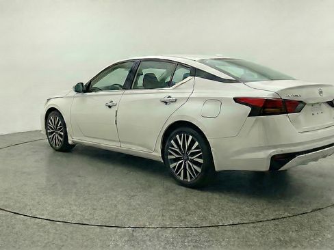 Used 2025 Nissan Altima 2.5 SV image 6