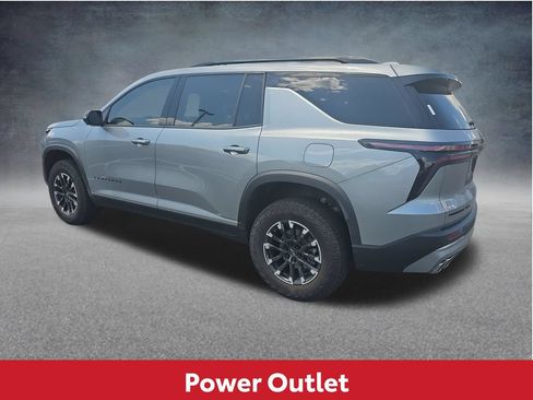 Used 2025 Chevrolet Traverse Z71 w/ Driver Confidence Package AWD/4WD image 11