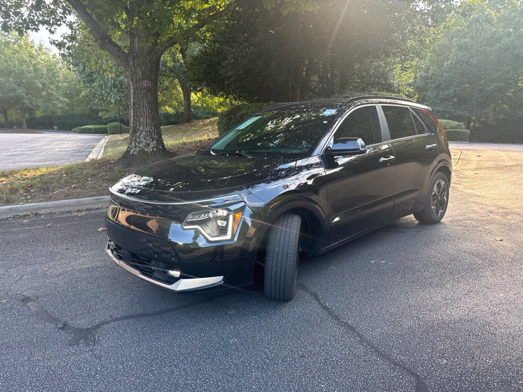 Used 2024 Kia Niro Wave w/ Wave Preserve Package FWD image 3