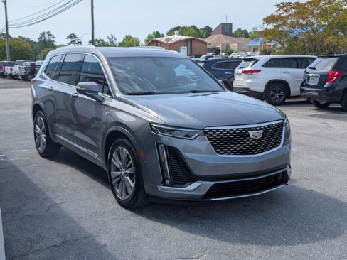 Used 2021 Cadillac XT6 Premium Luxury w/ Platinum Package FWD image 3