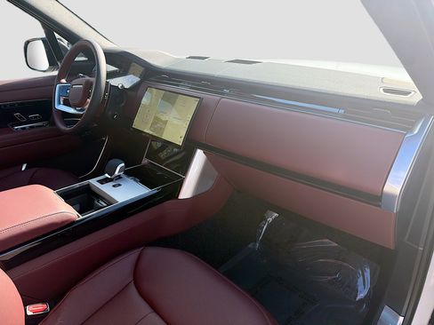 New 2026 Land Rover Range Rover SE image 14