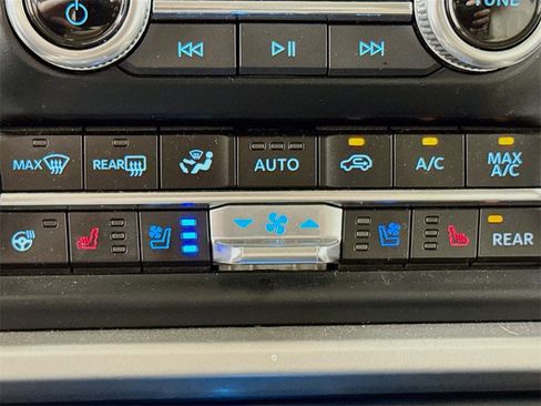 Used 2024 Ford Expedition Limited image 19