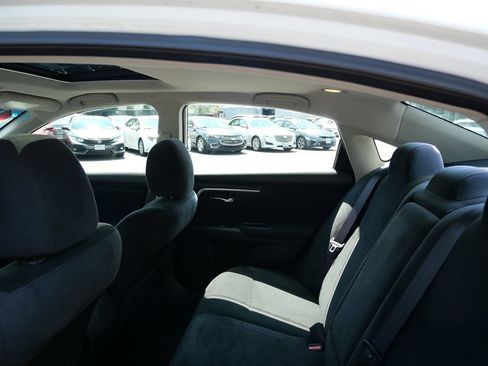 Used 2015 Nissan Altima 2.5 SV FWD image 20