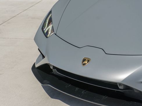 Used 2022 Lamborghini Huracan EVO RWD image 21