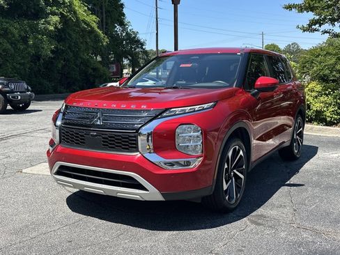 Used 2023 Mitsubishi Outlander SE FWD image 2