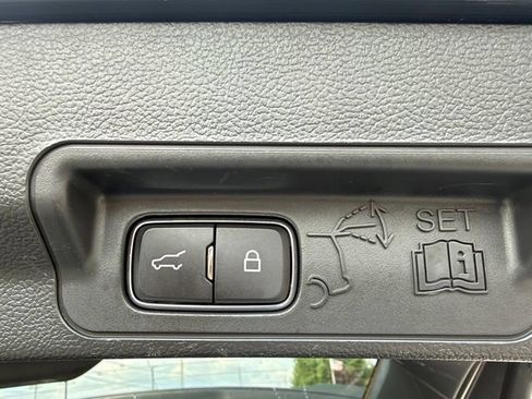 Used 2022 Ford Explorer XLT w/ Equipment Group 202A AWD/4WD image 8