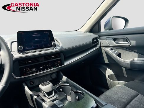 Used 2025 Nissan Rogue SV FWD image 30