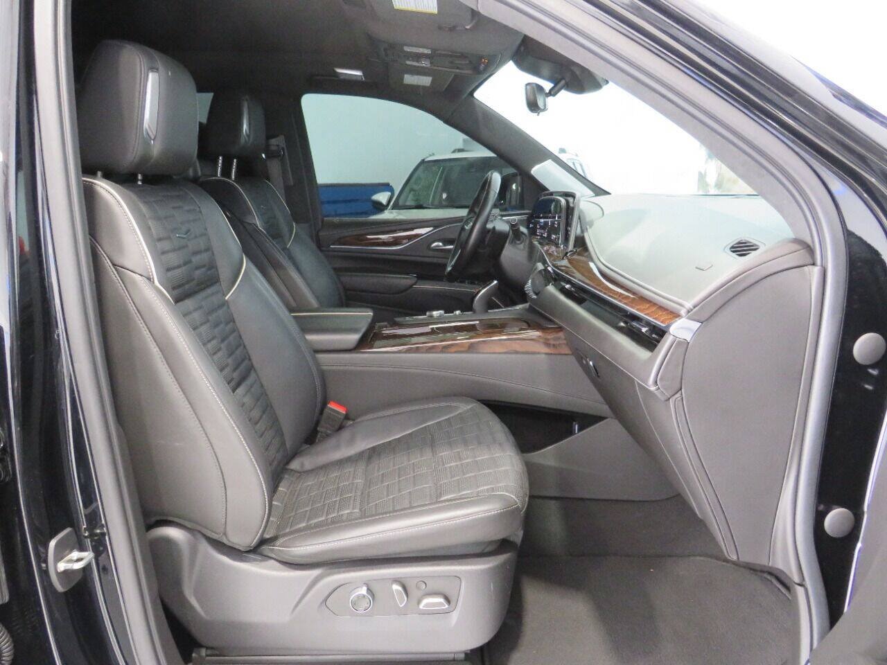 Used 2021 Cadillac Escalade Sport Platinum w/ Heavy-Duty Trailer Package AWD/4WD image 11