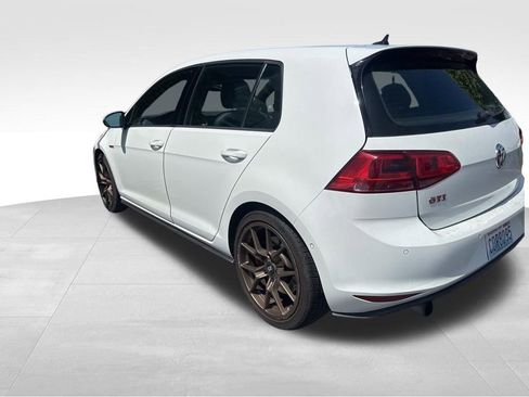 Used 2016 Volkswagen Golf 4-Door FWD image 11