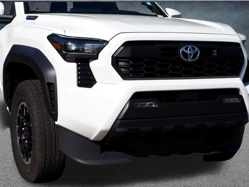 Used 2024 Toyota Tacoma TRD Off-Road AWD/4WD image 38