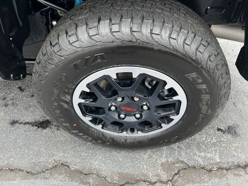 Used 2025 Toyota Tacoma TRD Off-Road image 24