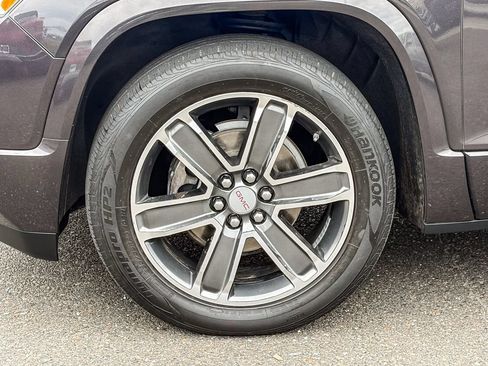 Used 2017 GMC Acadia Denali w/ Technology Package FWD image 12