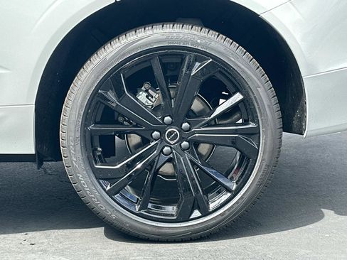 New 2026 Volvo XC60 B5 Ultra w/ Climate Package image 23