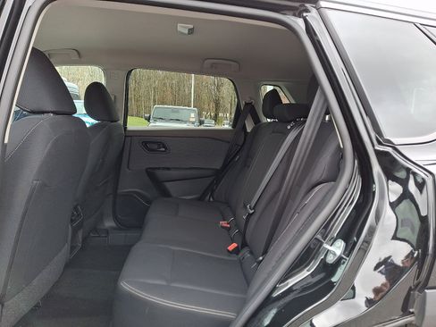 Used 2023 Nissan Rogue S AWD/4WD image 10
