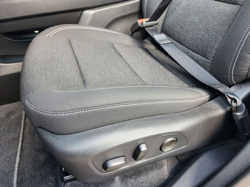 New 2025 Chevrolet Traverse LT image 11