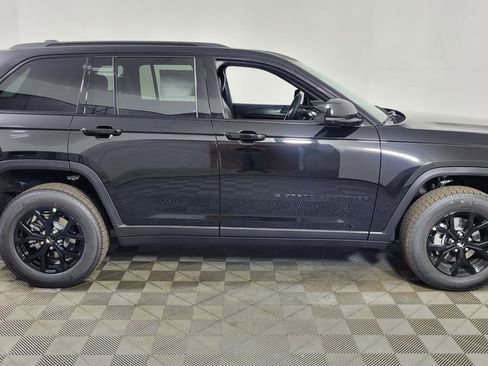 New 2025 Jeep Grand Cherokee image 8