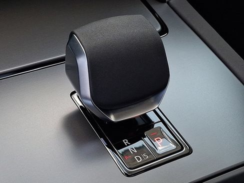 New 2026 Land Rover Discovery Sport Landmark AWD/4WD image 13