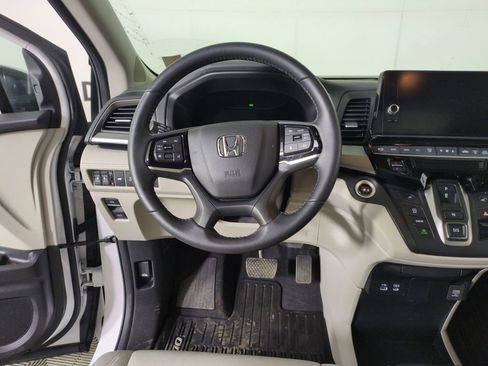 Certified 2025 Honda Odyssey EX-L image 17
