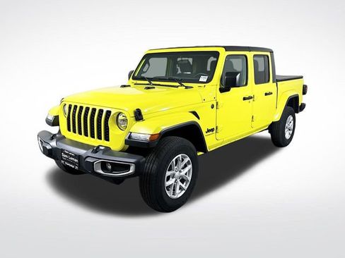 Used 2023 Jeep Gladiator Sport image 3