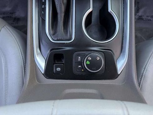 Used 2020 Chevrolet Traverse LT w/ Driver Confidence II Package AWD/4WD image 27