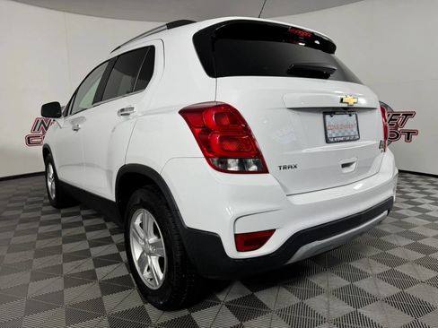 Used 2017 Chevrolet Trax LT w/ LT Convenience Package FWD image 25