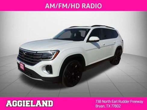 Used 2025 Volkswagen Atlas SE FWD image 9