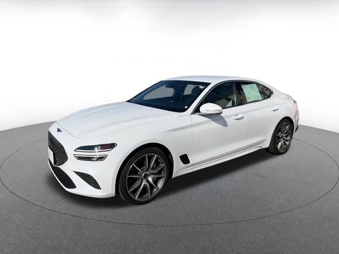 Used 2025 Genesis G70 2.5T image 9