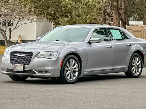 Used 2018 Chrysler 300 Limited image 9