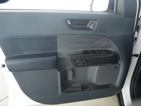 Used 2023 Ford Maverick Lariat w/ Lariat Luxury Package image 8