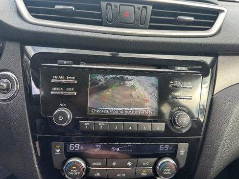 Used 2014 Nissan Rogue SV image 27