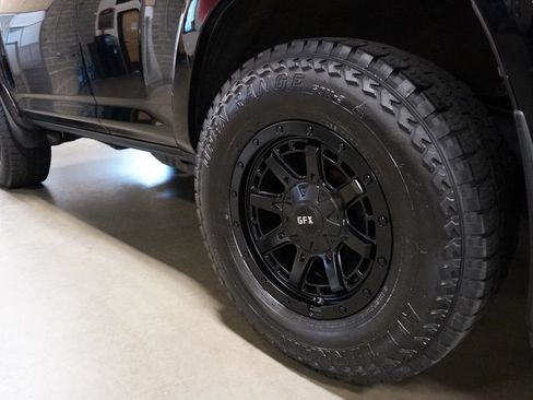 Used 2019 Toyota 4Runner SR5 Premium AWD/4WD image 7