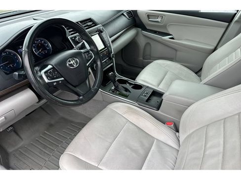 Used 2015 Toyota Camry XLE w/ Advanced Technology Package FWD image 10