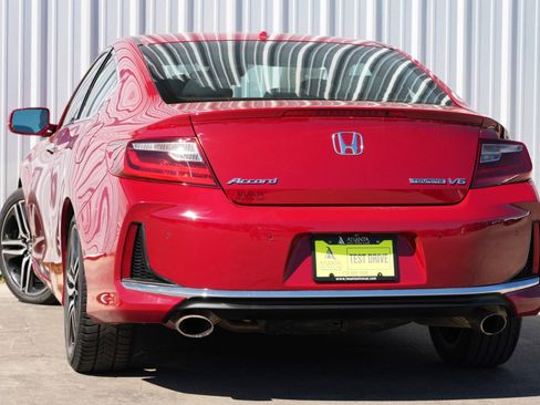 Used 2017 Honda Accord Touring image 5