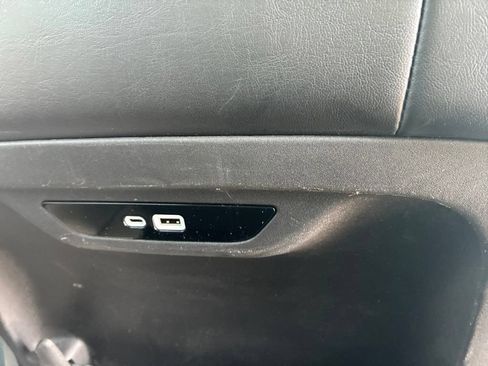 Used 2024 Chrysler Pacifica Touring-L FWD image 51