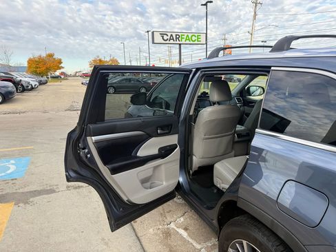 Used 2019 Toyota Highlander XLE image 20