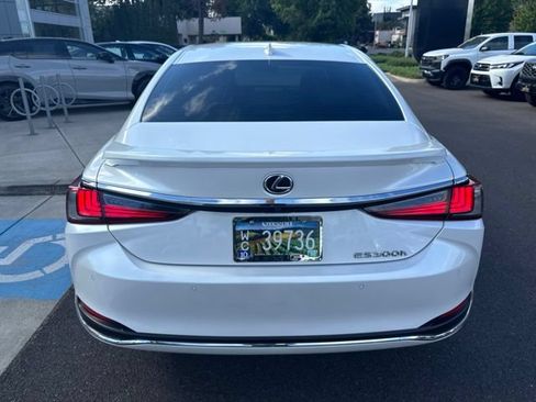 Certified 2025 Lexus ES 300h w/ Luxury Package FWD image 5