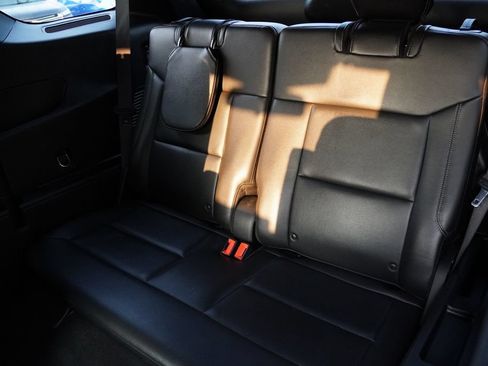 Used 2020 Ford Explorer XLT w/ Equipment Group 202A AWD/4WD image 18