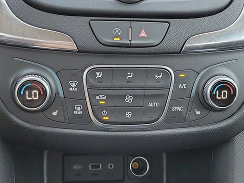 Used 2024 Chevrolet Equinox LT w/ LPO, Floor Liner Package FWD image 15