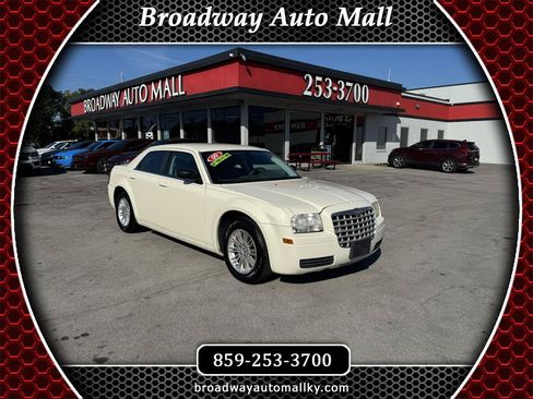 Used 2009 Chrysler 300 LX RWD image 1