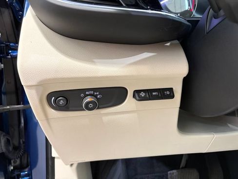 Used 2023 Buick Envision Avenir AWD/4WD image 19